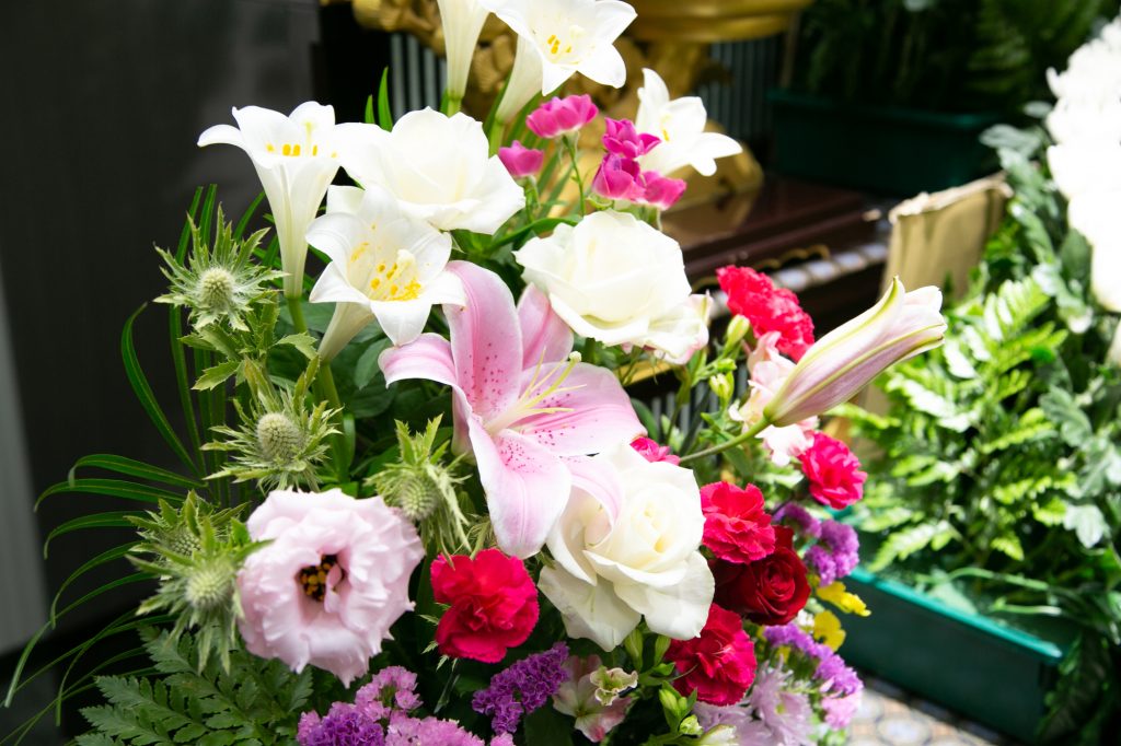 仏壇にお供えする花に注目